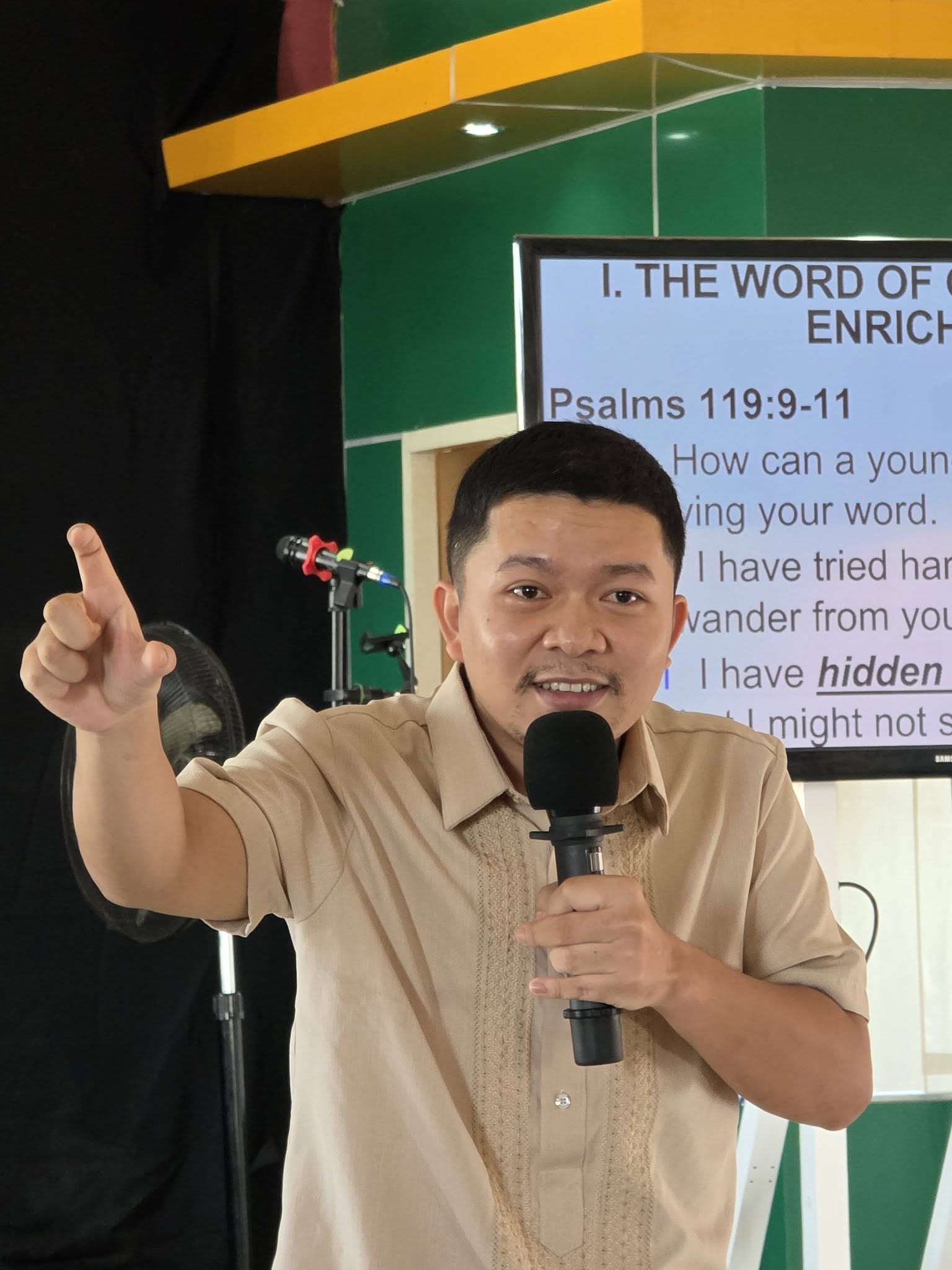 Pastor Christian Rey Paquinto preaching